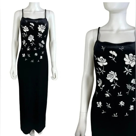Vintage floral embroidered Velour  Maxi dress black 11/12 M Whimsigoth Wedding - Picture 1 of 9